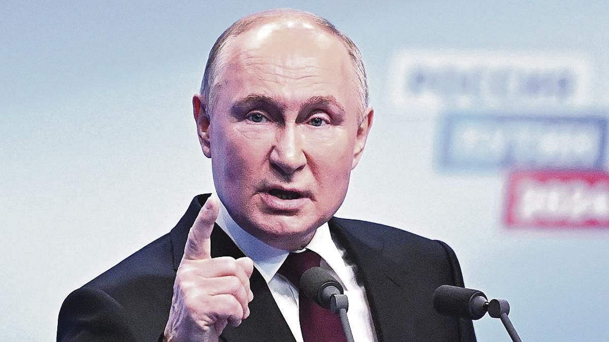 Vladímir Putin, con gesto amenazador, se dirige a los medios en rueda de prensa, esta semana.