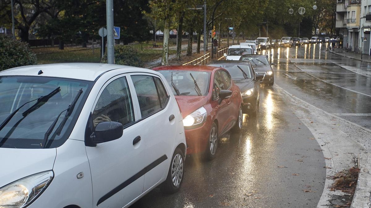 Tallat l'accés al carrer del Carme per protestar contra uns desnonaments