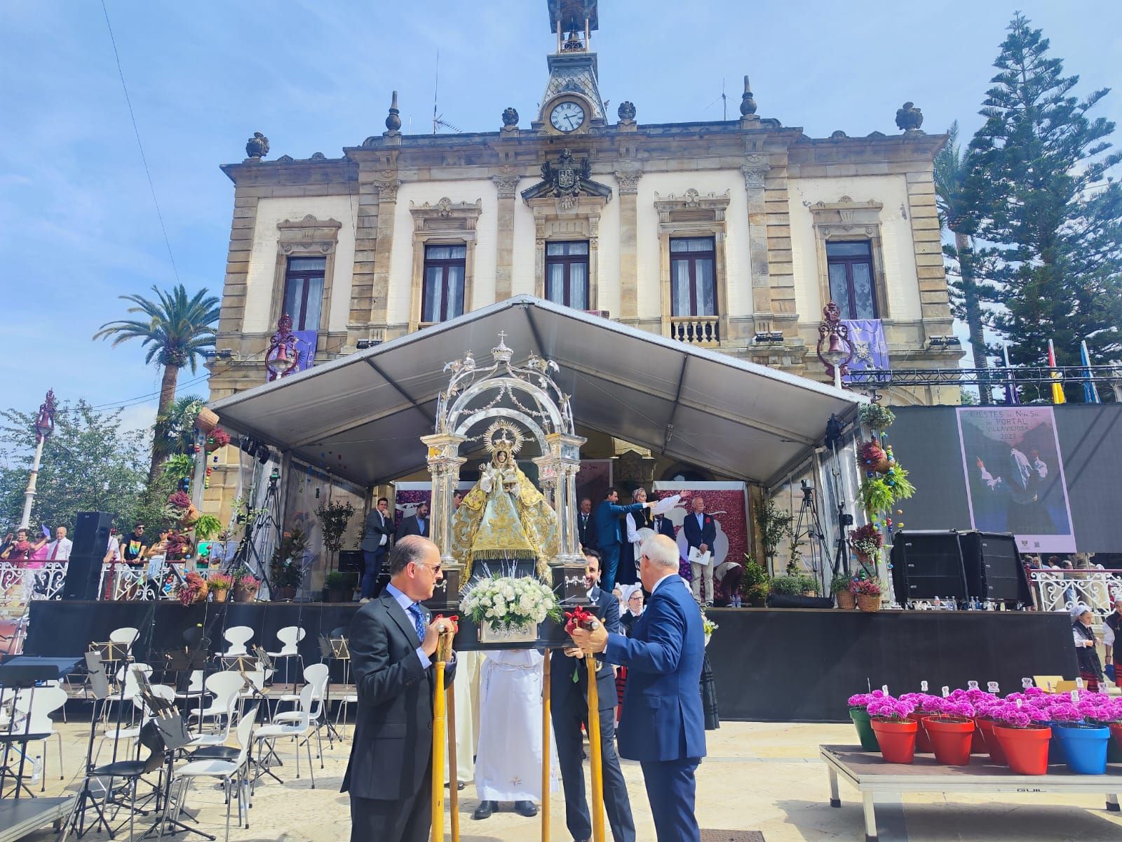 Villaviciosa vibra con la Portalina y la danza del Portal