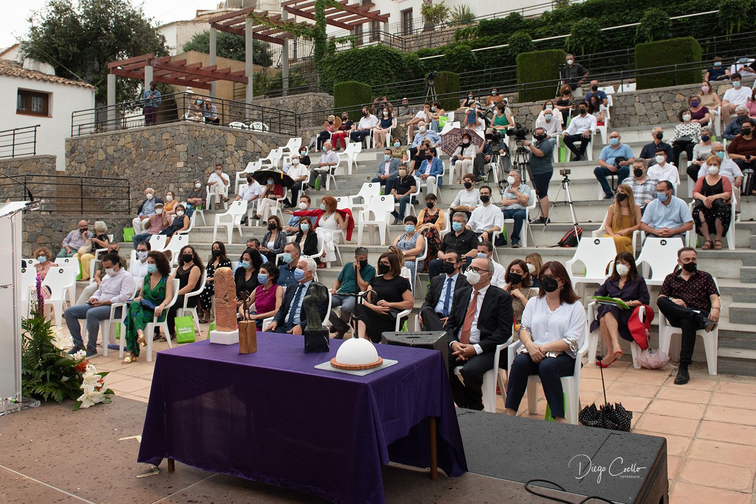 Altea entrega sus premios de Literatura i Investigació 2021 en un acto acompañado por la lluvia