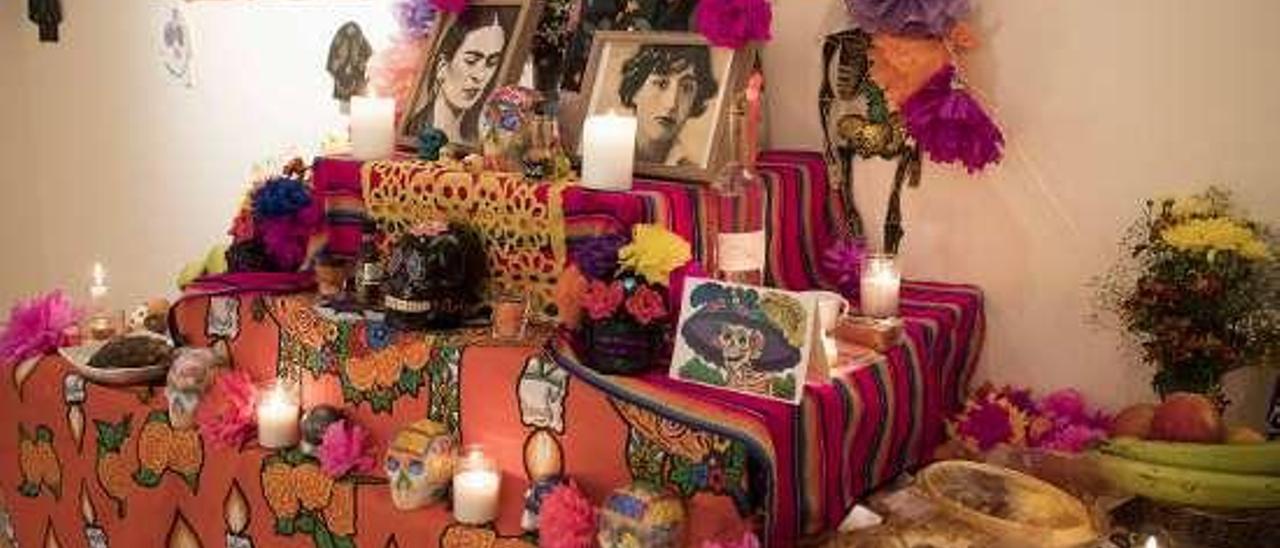 El altar del año pasado estuvo dedicado a Frida Kahlo y Maruja Mallo.