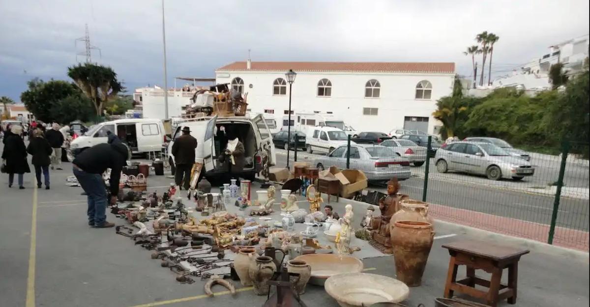 Rastro de segunda mano y antigüedades de los domingos en Nerja