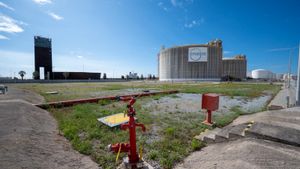 Área del Moll de lEnergia, en las instalaciones de la empresa Enagas, donde se conectará el hidroducto H2Med, que unirá Barcelona y Marsella.