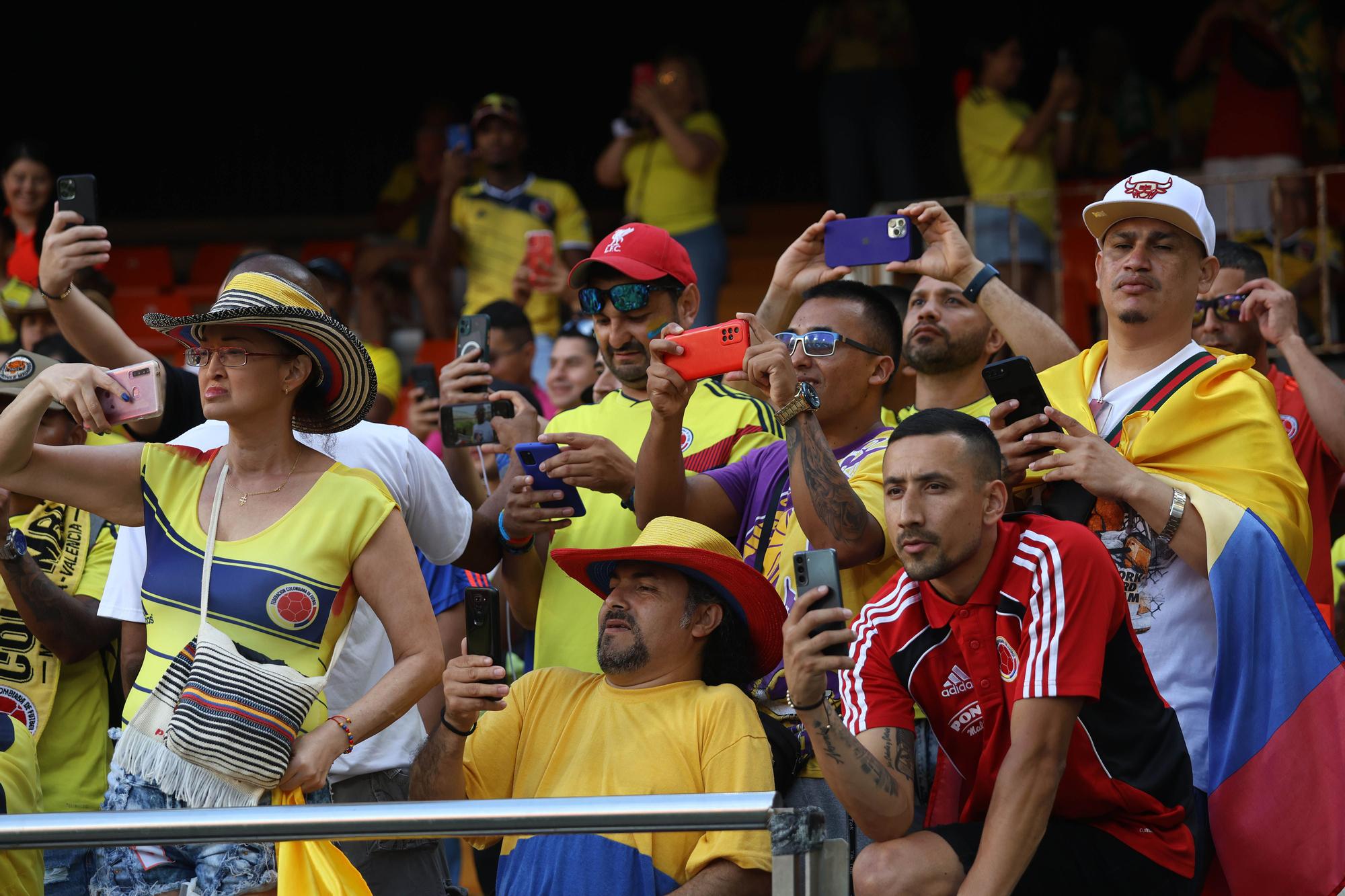 Colombia tiñó de amarillo las gradas de Mestalla