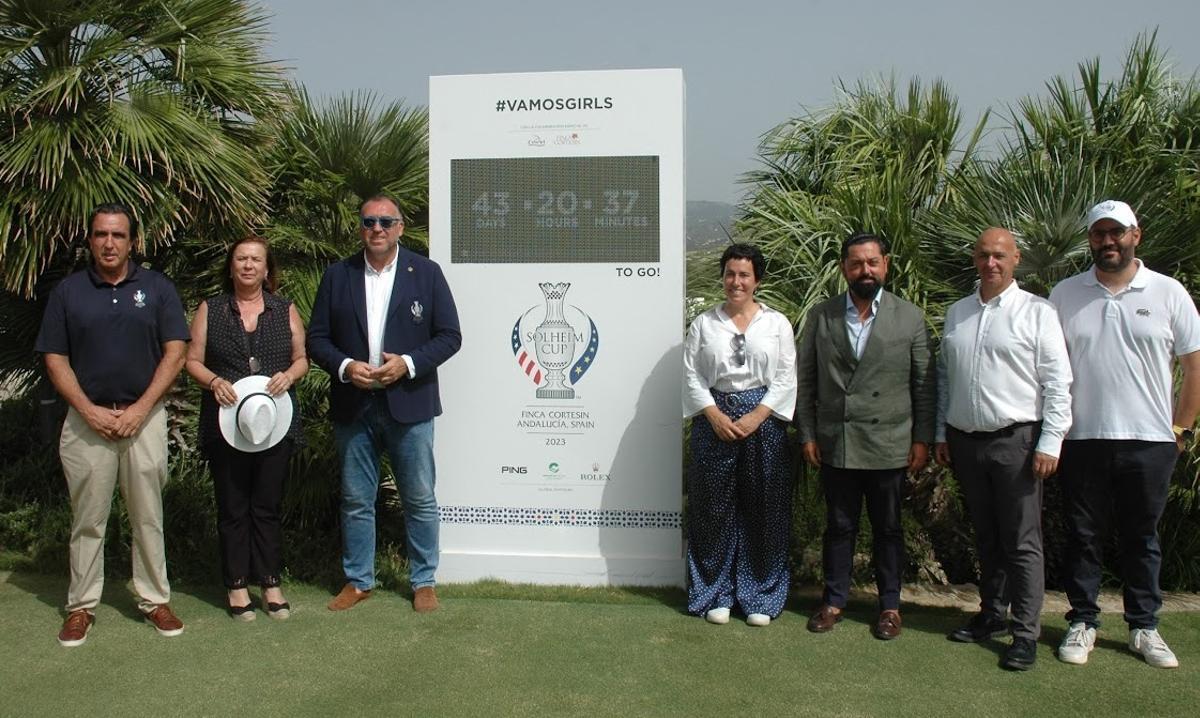 El Consejero de Turismo, Cultura y Deporte, en la sede de la Solheim Cup, con los organizadores