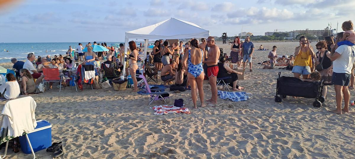 Preparados para el eclipse en Almardà. Preparados para el eclipse en Almardà.