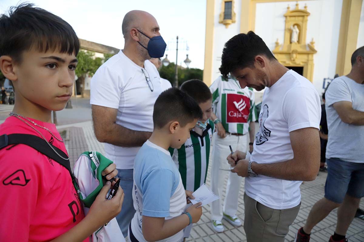 Baño de masas para el Córdoba CF en la Peña Cordobesista Cañero