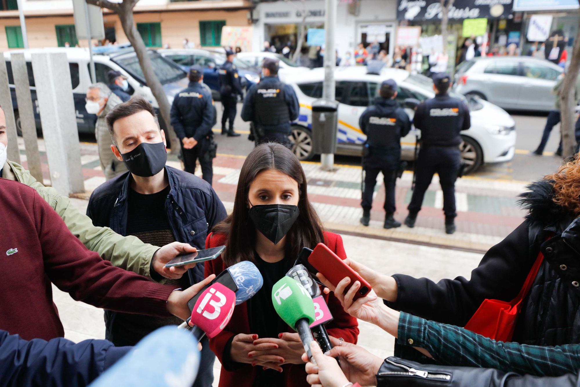 La manifestación motorizada de las patronales de Ibiza congrega a 120 vehículos