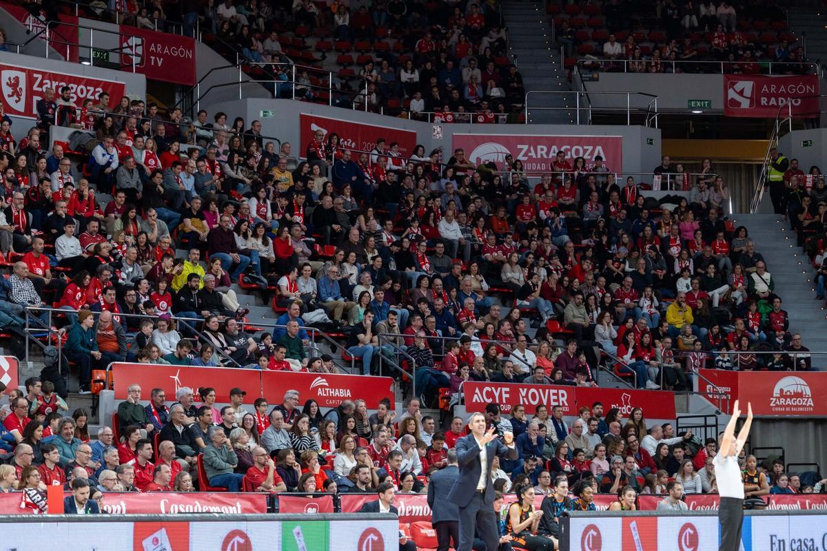 La Marea Roja, en el partido de Liga ante el Valencia Basket en el Príncipe Felipe.