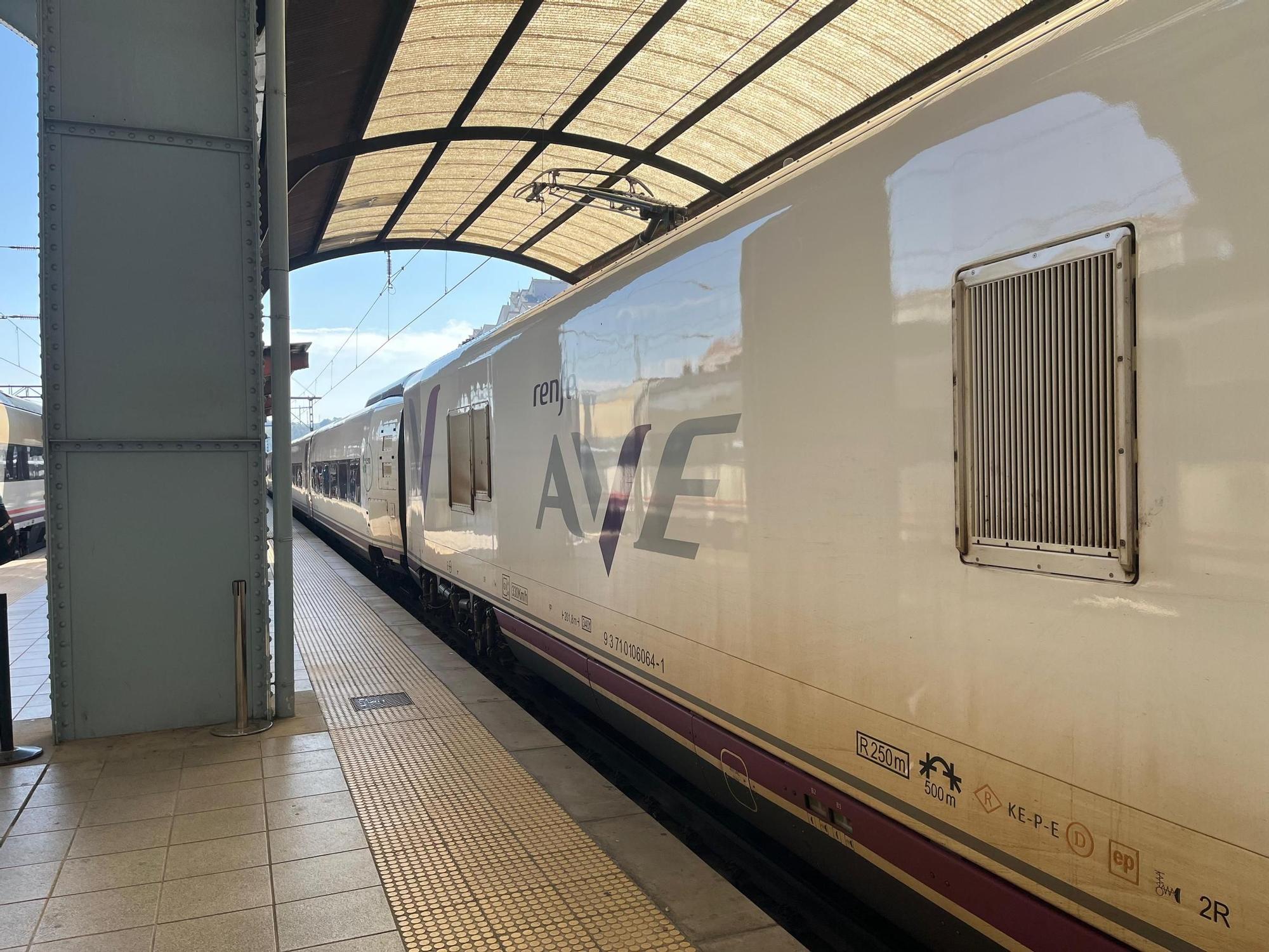 Llegada del primer tren Avril a la estación de San Cristóbal