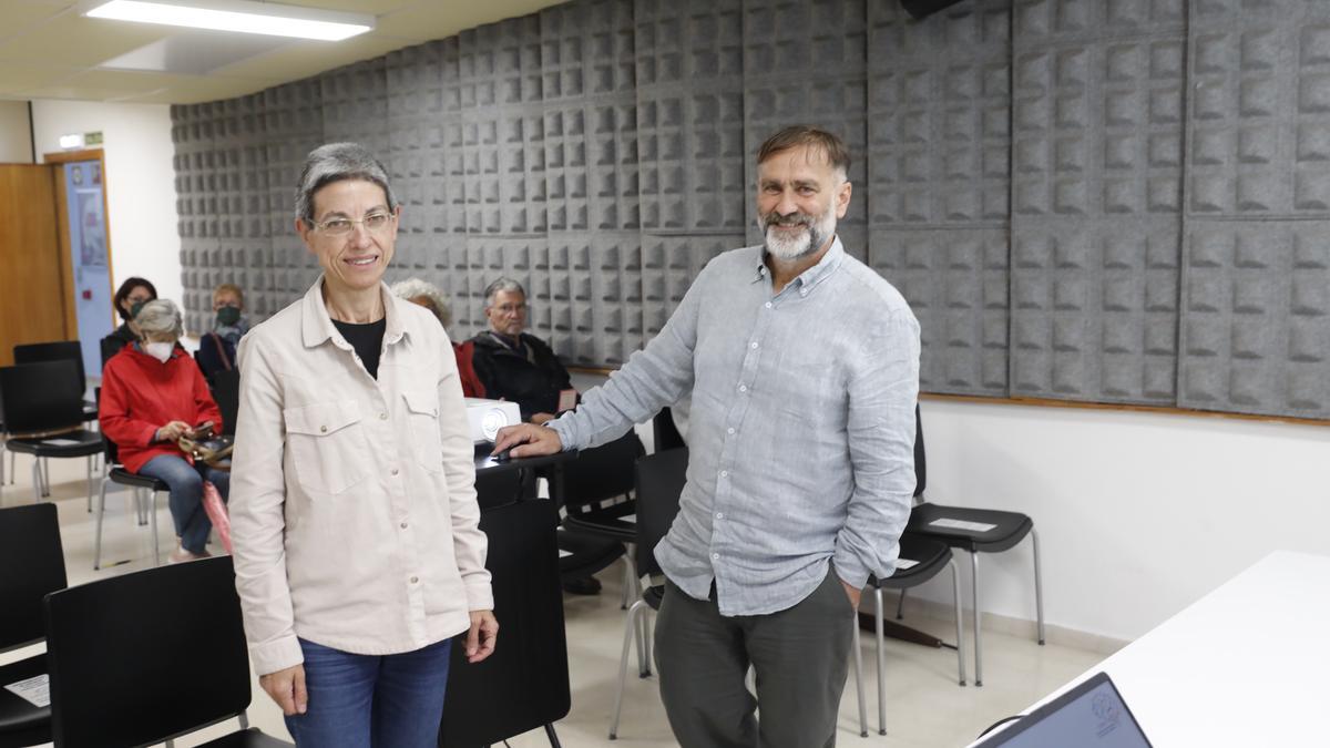 Guillermo García Velasco y Mara Jesús Rodríguez, al inicio de la charla.