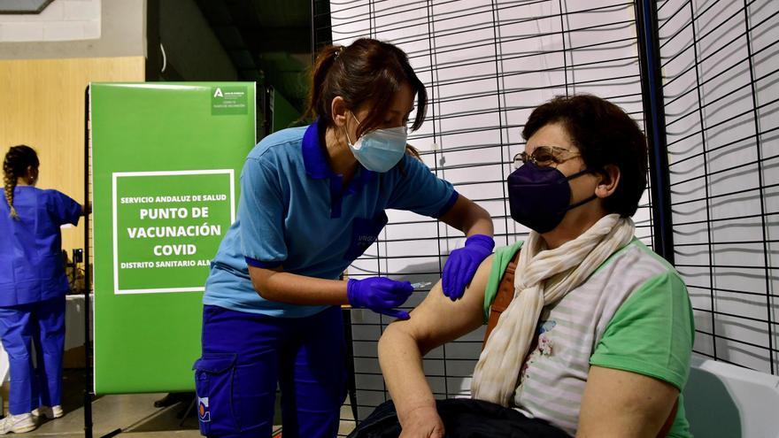 La ministra Darias destaca que este lunes han llegado a España dos millones de vacunas