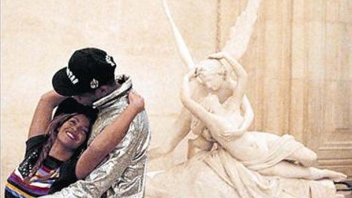 Beyoncé y Jay-Z emulando la escultura 'El amor de Psique'.