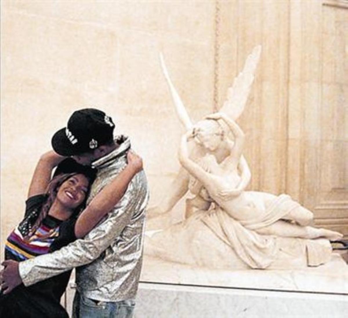 Beyoncé i Jay-Z emulant l’escultura ’L’amor de Psique’. Beyoncé i Jay-Z emulant l’escultura ’L’amor de Psique’.