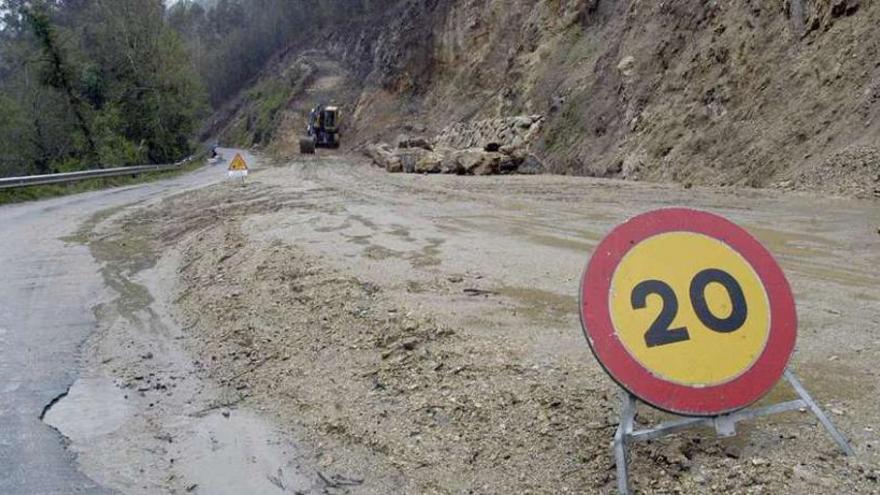 Dos empresas copan la inversión del Plan de Obras del mandato en tres concellos del rural