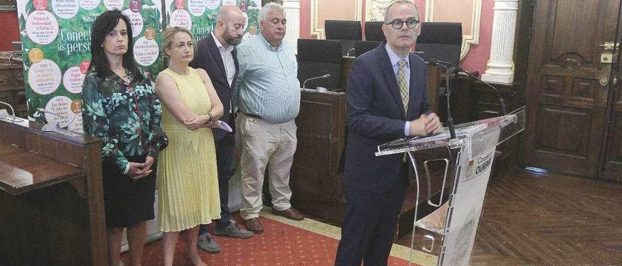 El alcalde, Jesús Vázquez, durante la presentación de la semana medioambiental. // Iñaki Osorio