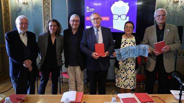 Empezando pola dereita, Víctor Freixanes, Rosario Álvarez, Manuel Puga, Carlos L. Bernárdez, Beatriz Liz de Cea e Román Pereiro, onte na presentación na Casa Galega da Cultura en Vigo.