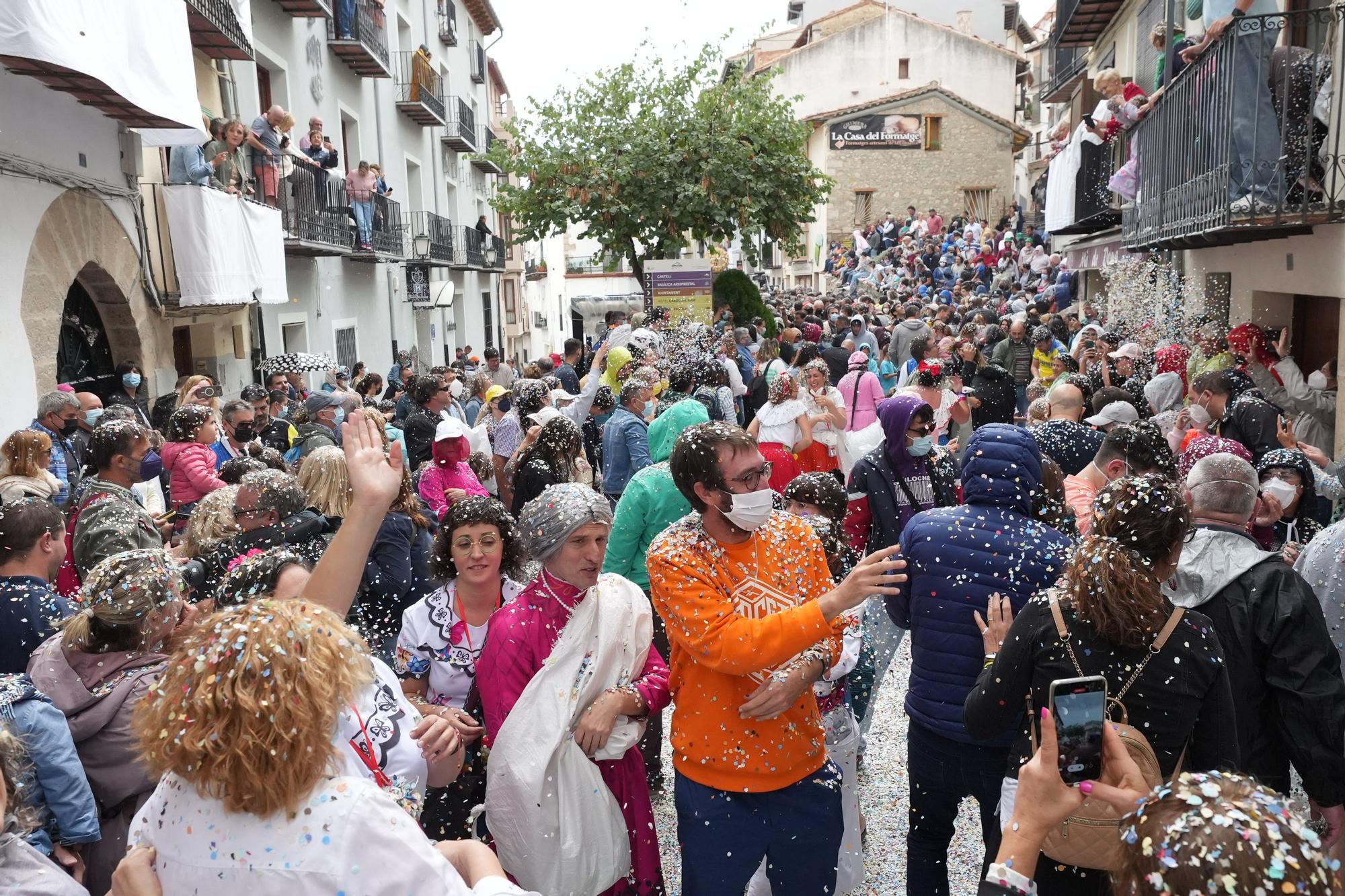 Búscate en el desfile de carrozas y disfraces de l'Anunci de Morella