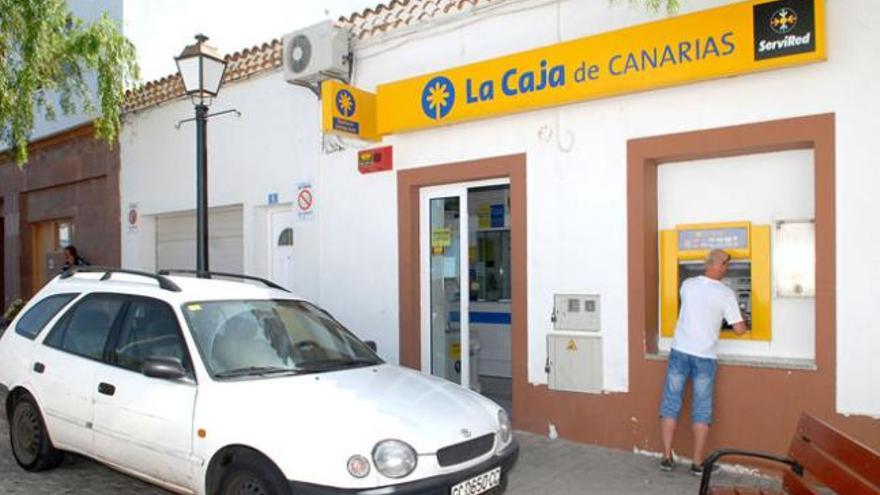 Fachada de la oficina que Bankia pretende cerrar en el municipio grancanario de Artenara. | santi blanco