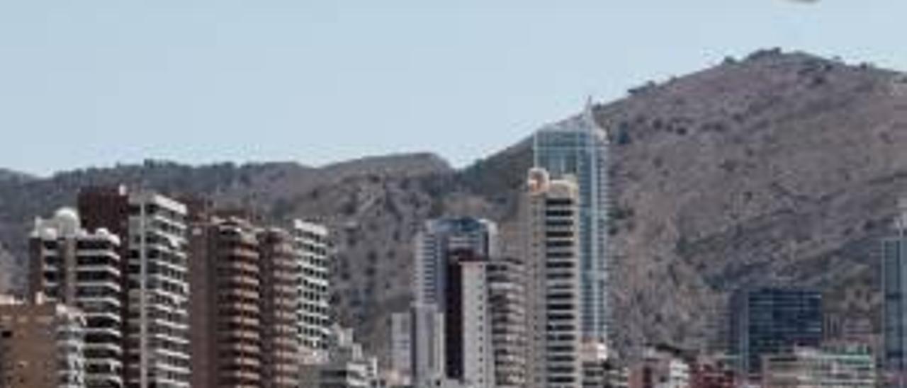 Una imagen de los turistas que copan estos días las playas de Benidorm.