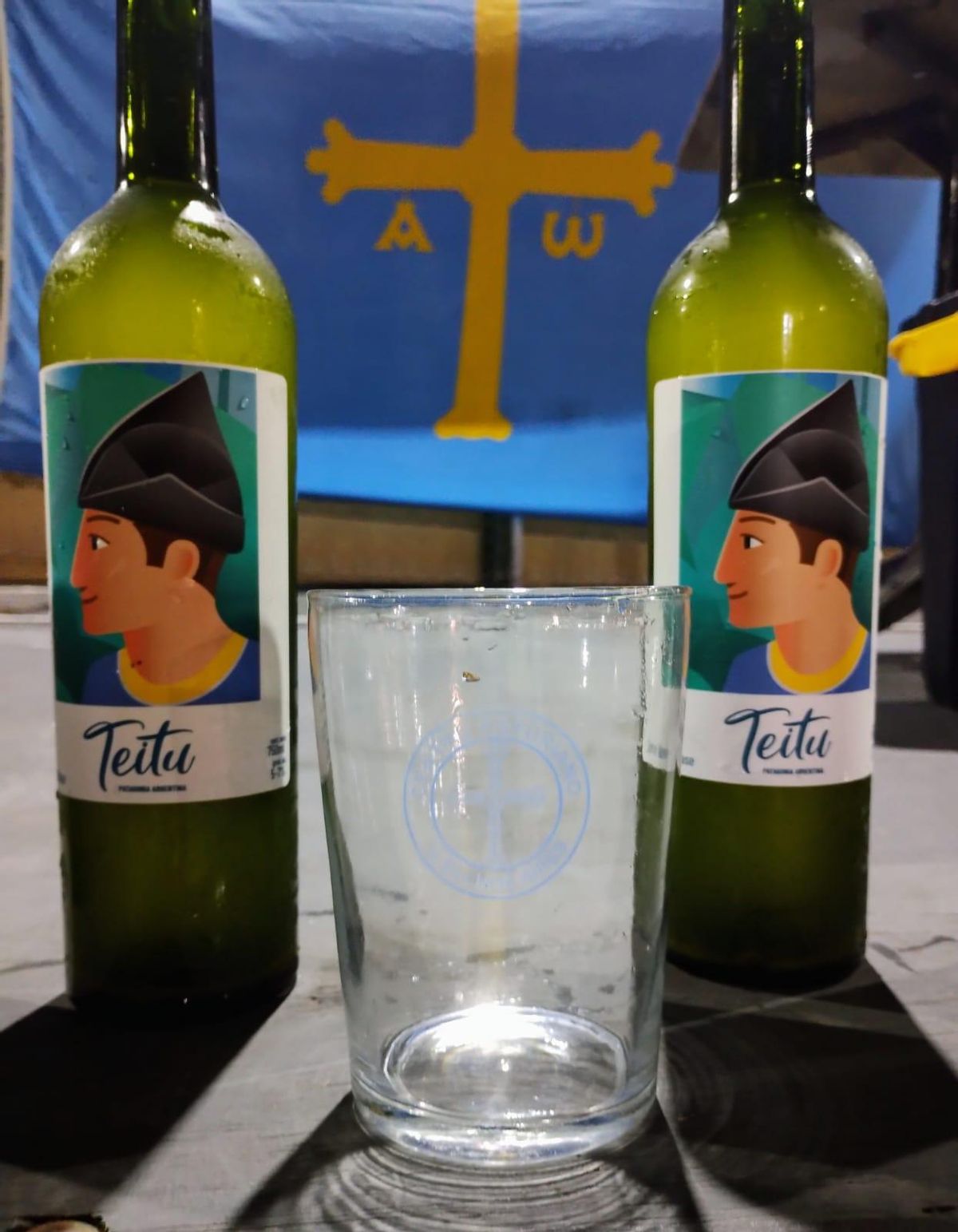 Una muestra de la sidra natural "Teitu"