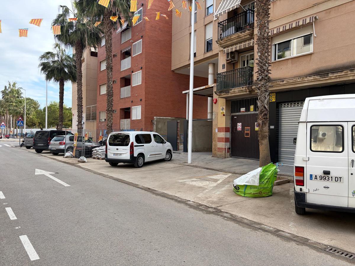 Uno de los garajes que sigue en obras en Catarroja.