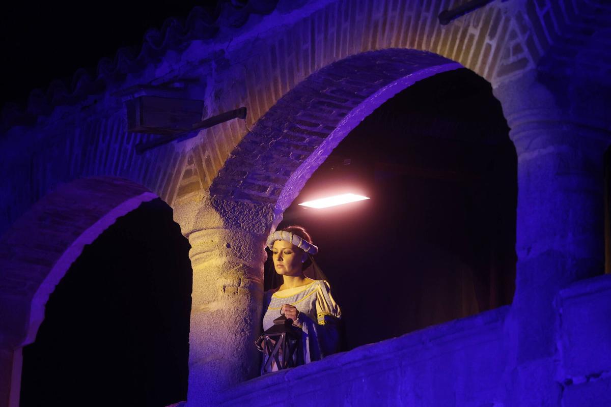 Belalcázar se rinde a 'El halcón y la columna' en el vigésimo aniversario de su primera representación