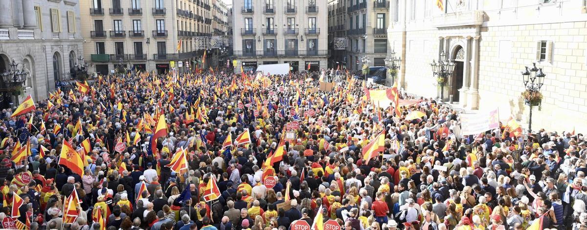 Concentració a la plaça Sant Jaume convocada pel PP contra la amnistia