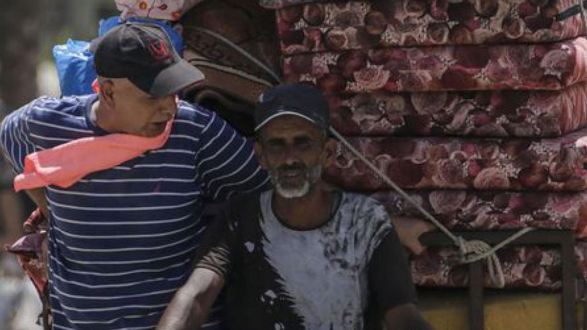 Desplaçats palestins. | DEIR AL BALAH / EFE Desplaçats palestins. | DEIR AL BALAH / EFE