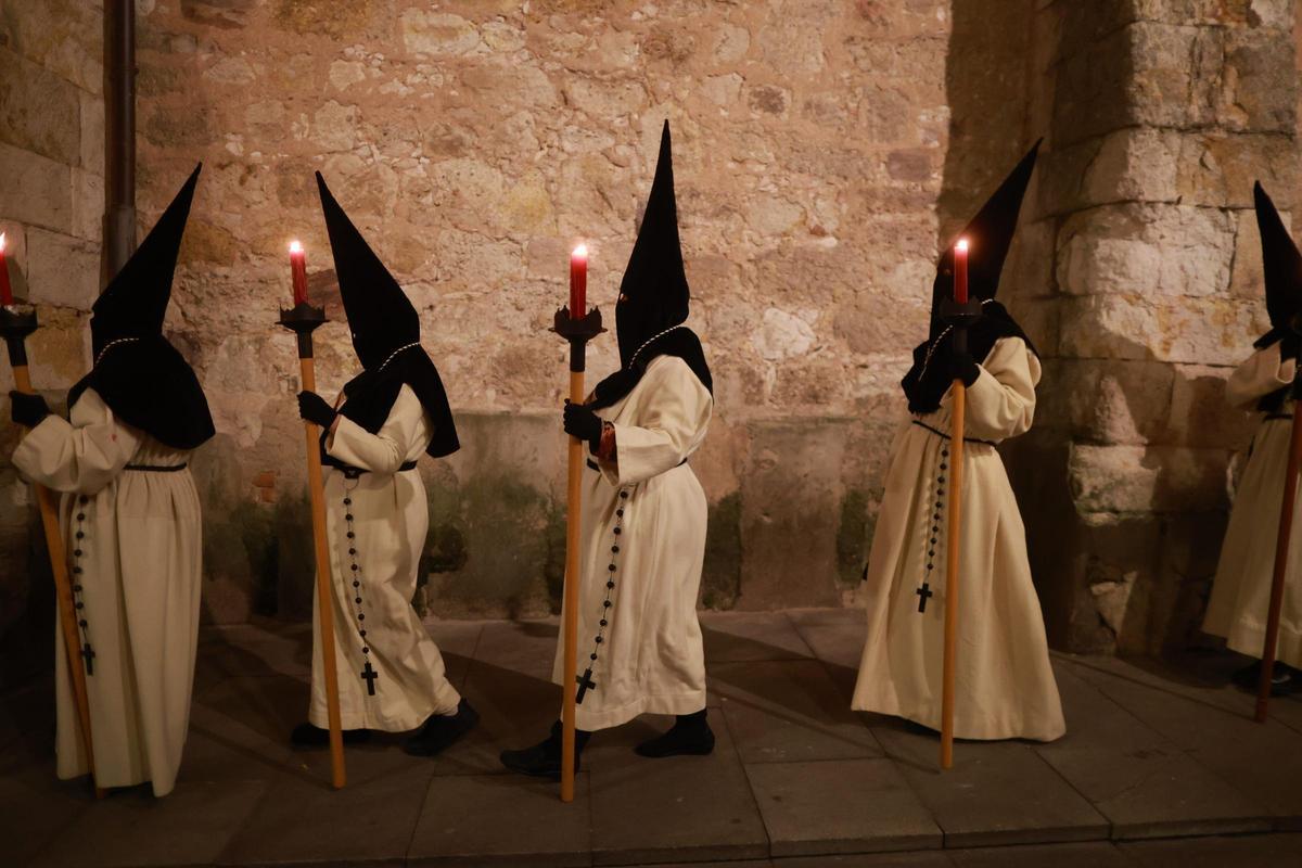 GALERÍA | Las imágenes de los momentos más emotivos de la procesión de Nuestra Madre de las Angustias este Viernes Santo en Zamora
