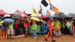 Así les hemos contado el homenaje de ANC y Òmnium a las víctimas del 17-A frente a la cárcel de Lledoners en directo