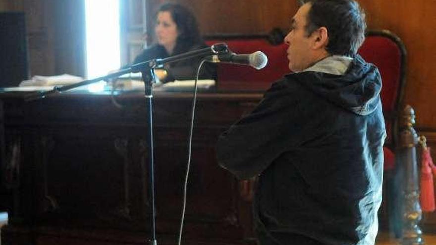 José Luis González Vázquez ayer en la Audiencia Provincial.  // G. S.