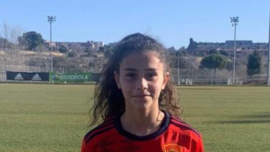 Adriana Blanco con la camiseta de la Selección Nacional de Fútbol Femenina