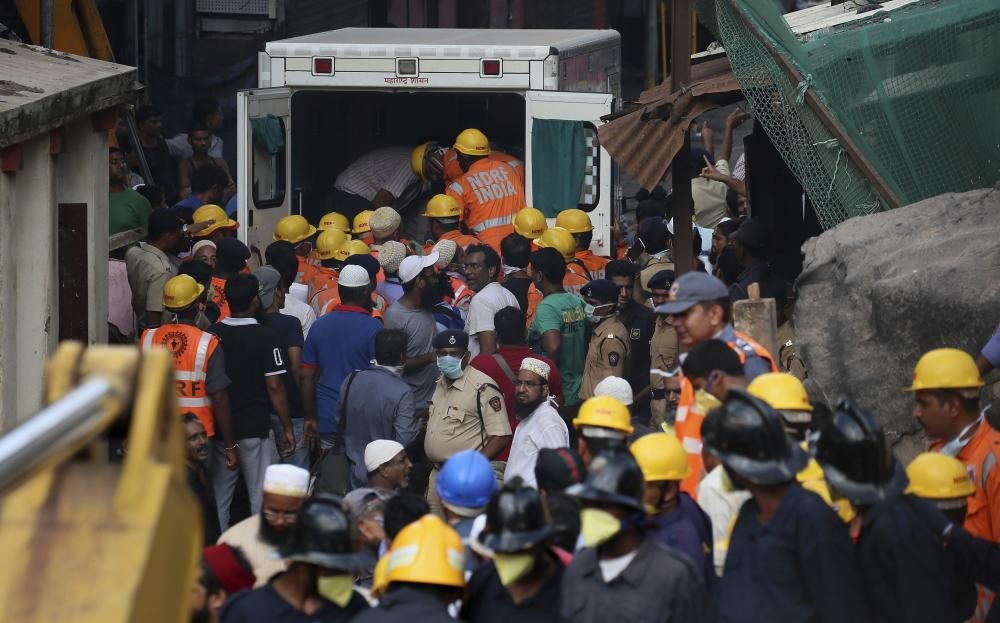 AL MENOS 19 MUERTOS Y 15 HERIDOS EN UN DERRUMBE ...