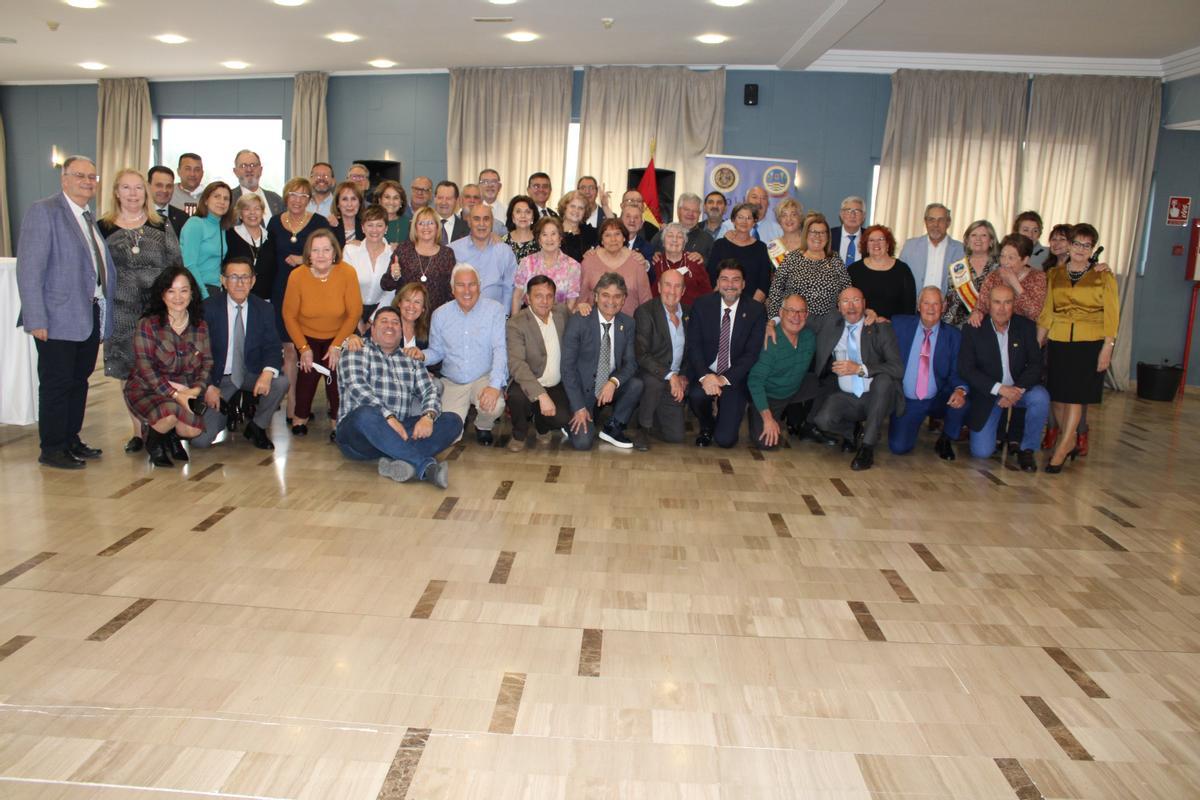 Asistentes al encuentro de la Asociación de Antiguos Alumnos de Colegios de la Guardia Civil en Alicante.