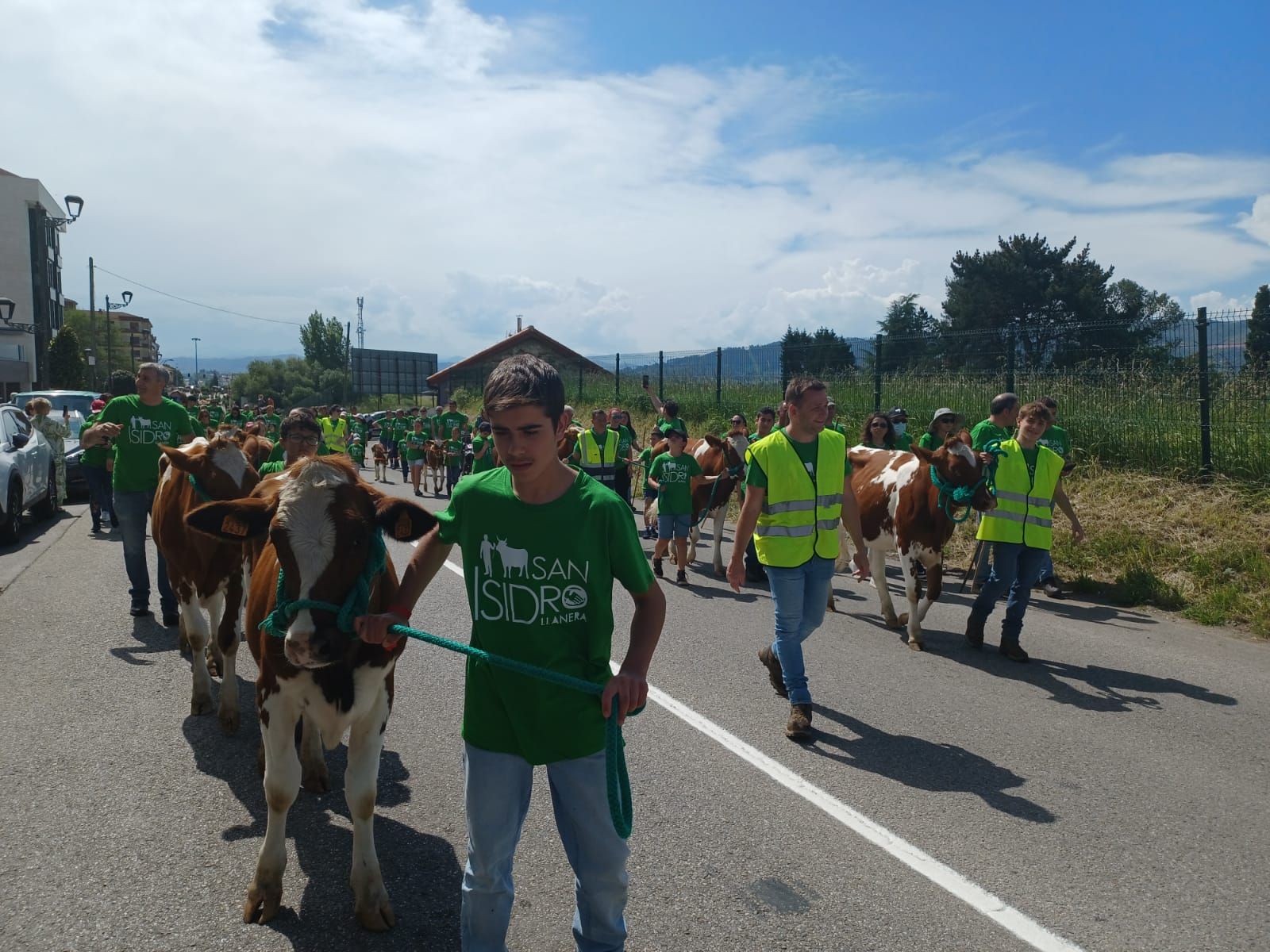 Espectáculo del campo en Llanera: el desfile de San Isidro llena las calles de la mejor tradición ganadera