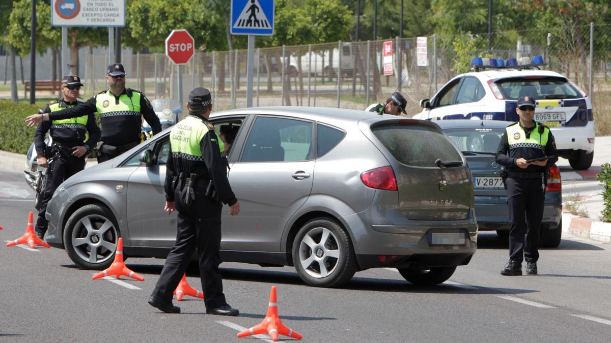 Un control policial en Sagunt