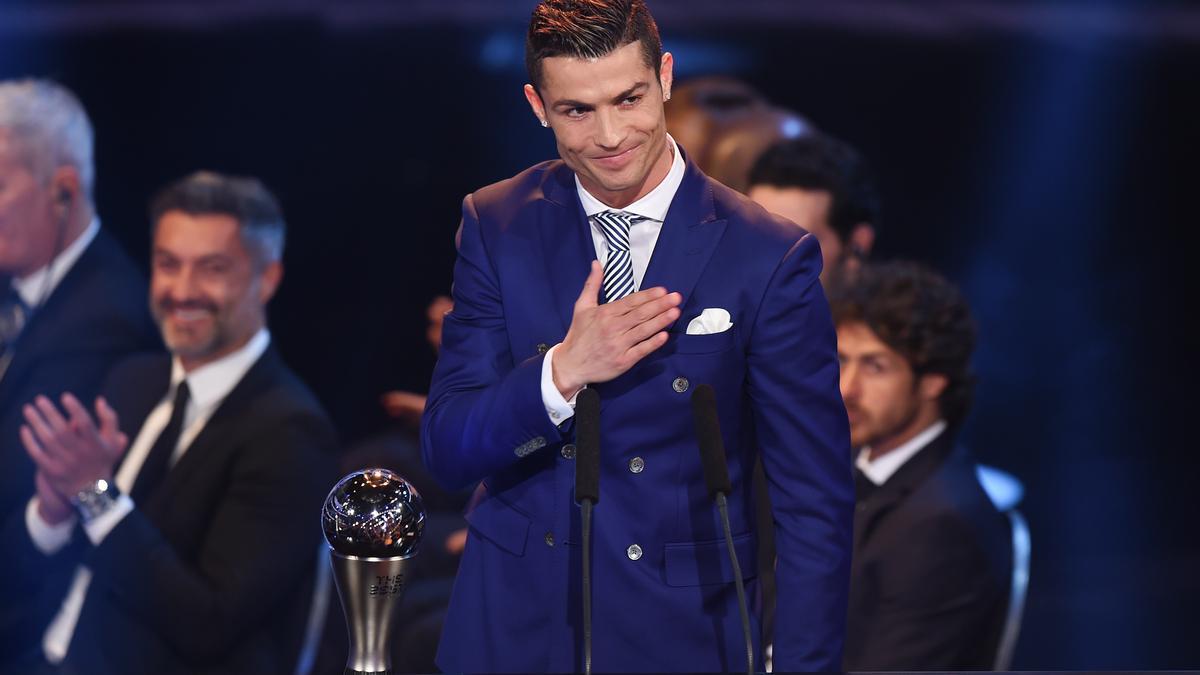 Cristiano Ronaldo recogiendo un premio