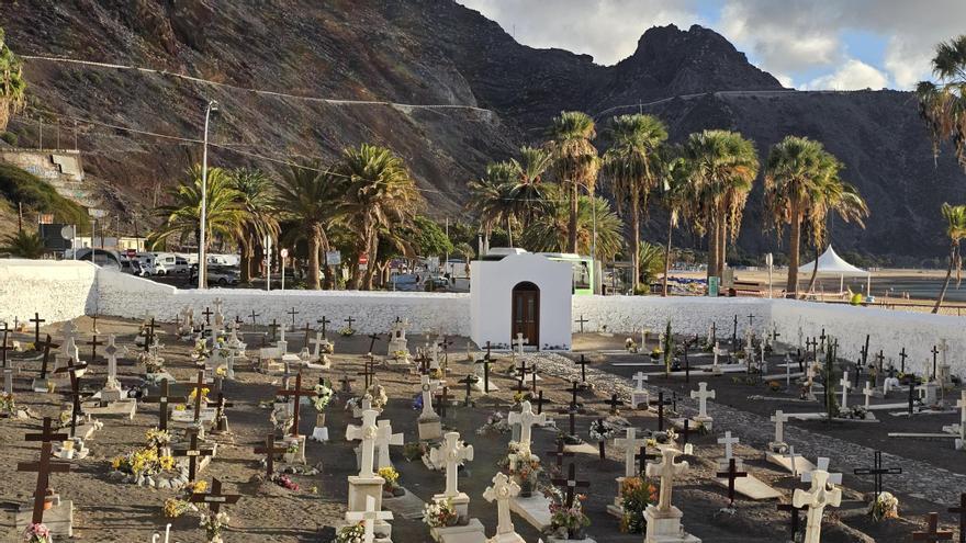 El cementerio Traslarena entierra la valla de la vergüenza