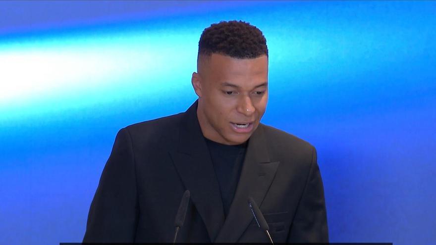 Mbappé, tras recibir la Bota de Oro: "Gracias por sacar la mejor versión de Kylian"