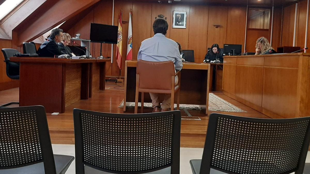 Juicio al acusado de grabar vídeos a las inquilinas a las que había alquilado su piso en Santander.