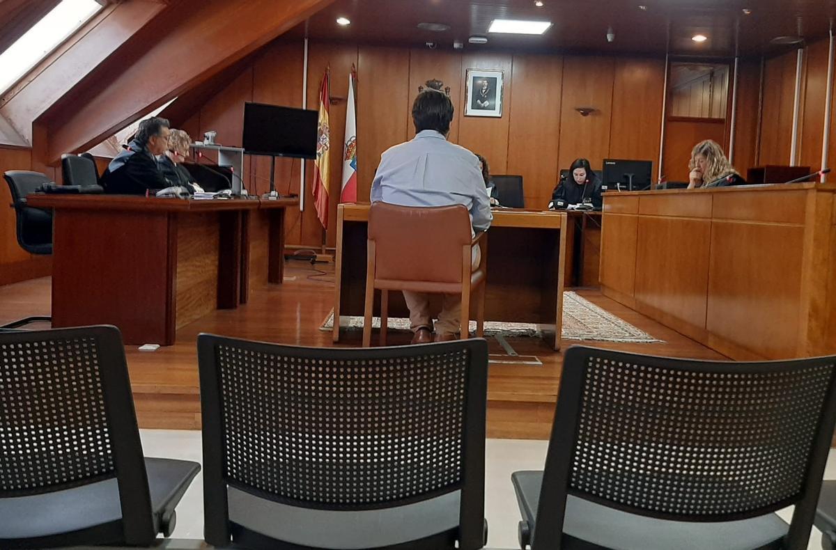Juicio al acusado de grabar vídeos a las inquilinas a las que había alquilado su piso en Santander.