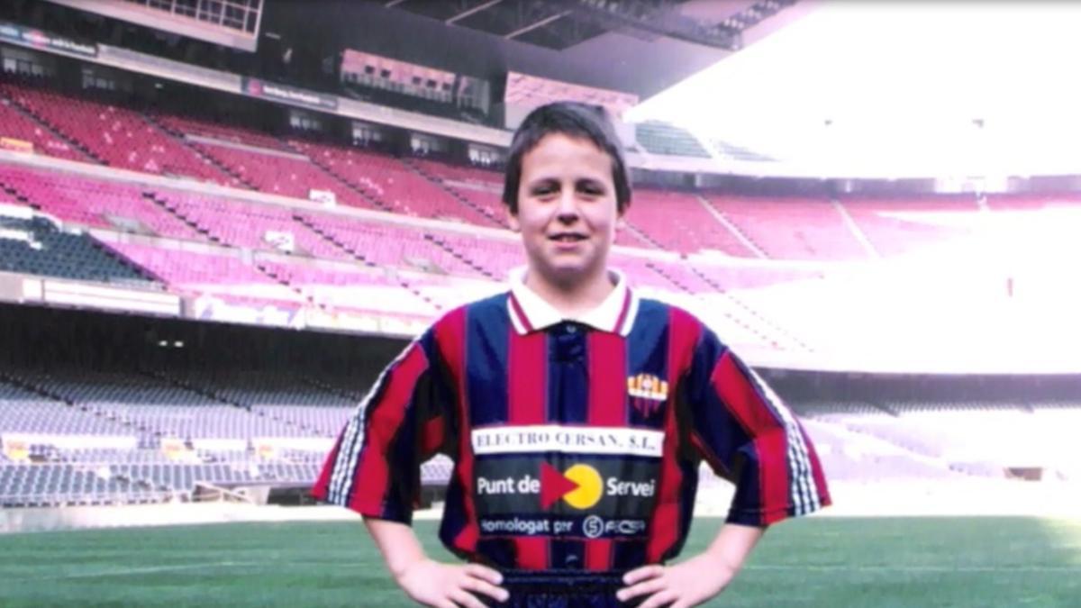 La imagen corresponde a la presentación de los equipos de la Penya Barcelonista Collblanc Les Corts, que se hizo en el Estadi hace más de veinte años