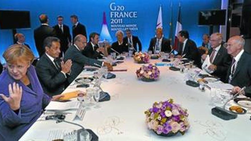 Merkel y Sarkozy presionan a Grecia para que decida si abandona el euro