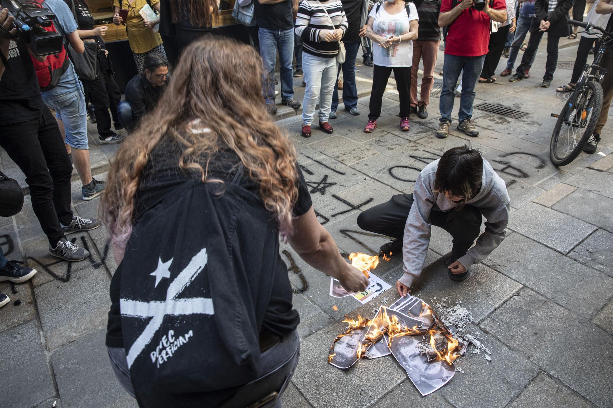 Protesta contra la monarquia i la Fundació Princesa de Girona