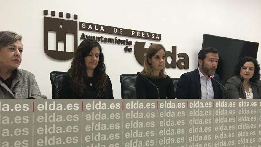 La comparecencia de los representantes del PP en la Mancomunidad junto a la diputada Elisa Díaz