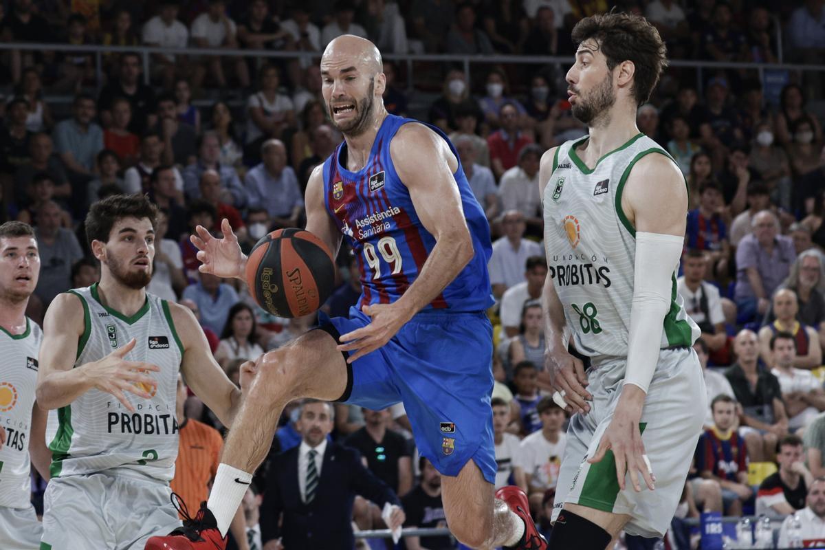 Calathes trata de marcharse de un gran Tomic