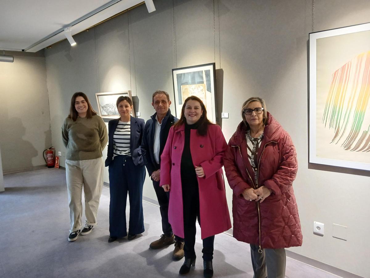 Un momento de la inauguración de la exposición en Cangas.