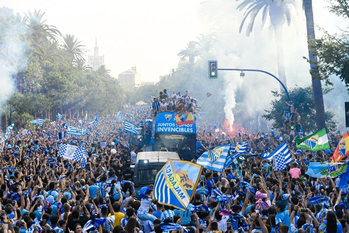 Celebración del ascenso del Málaga CF por las calles de la ciudad.