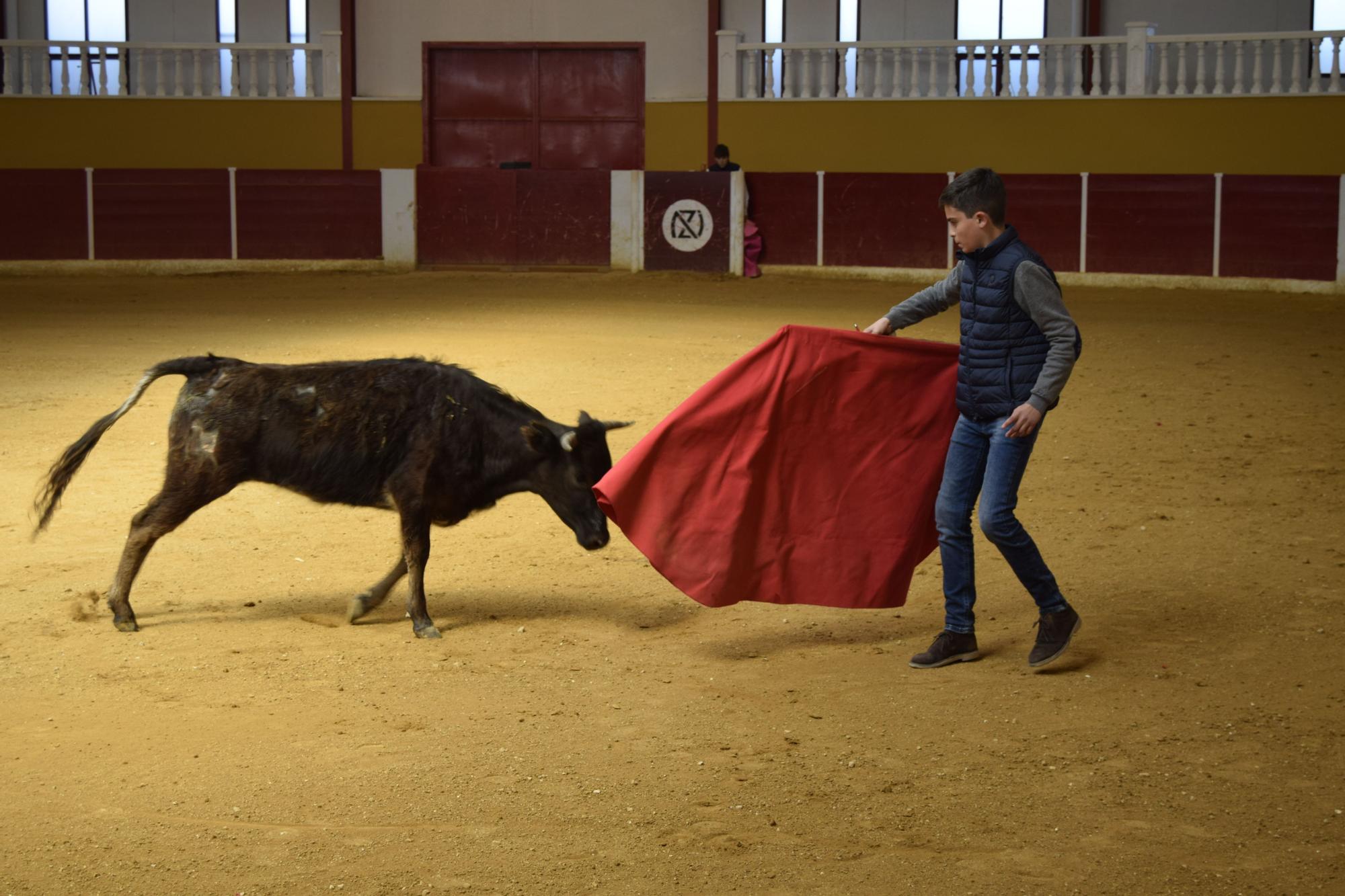 La convivencia entre Roca Rey y la Escuela Taurina de València, en imágenes